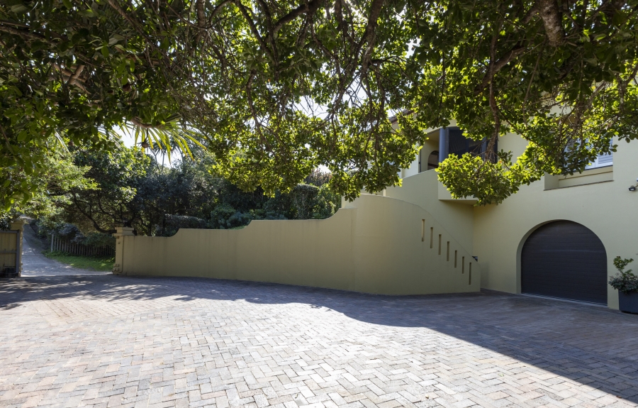 7 Bedroom Property for Sale in West Beach Eastern Cape